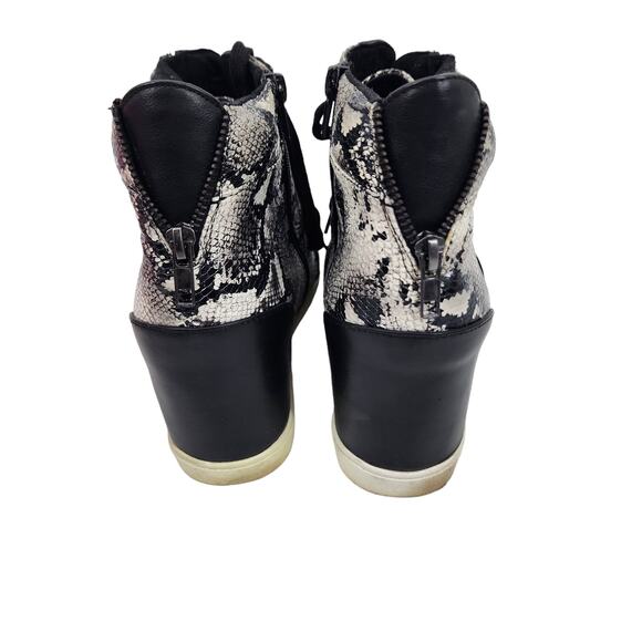 Torrid Women’s Snakeskin Hidden Wedge Zipper Side Sneaker Size 10 Wide - Picture 3 of 7